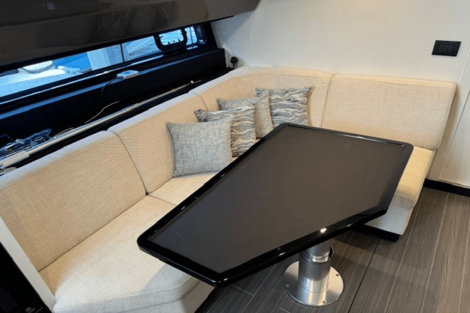 Slide: The Image of Azimut 48 VERVE 2024 - 48