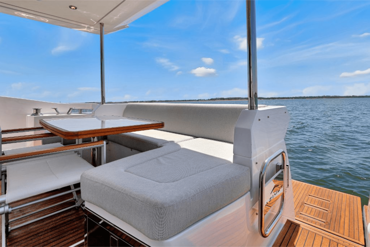 Slide: The Image of Azimut 50 FLY 2020 - 30