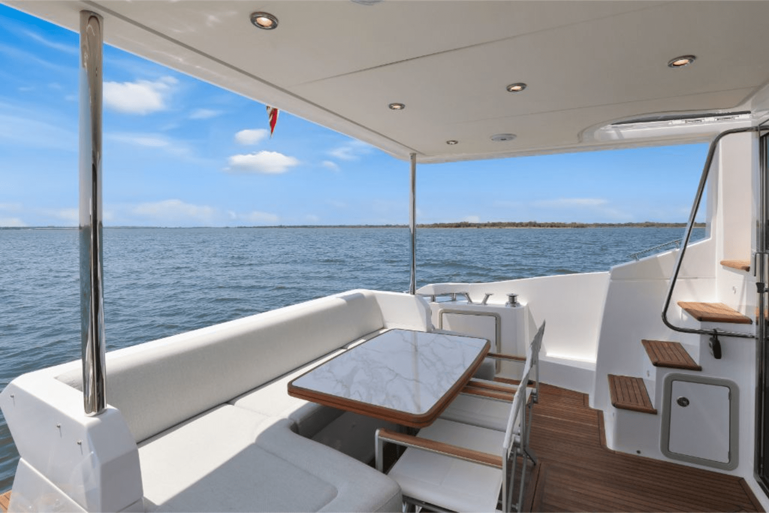Slide: The Image of Azimut 50 FLY 2020 - 32