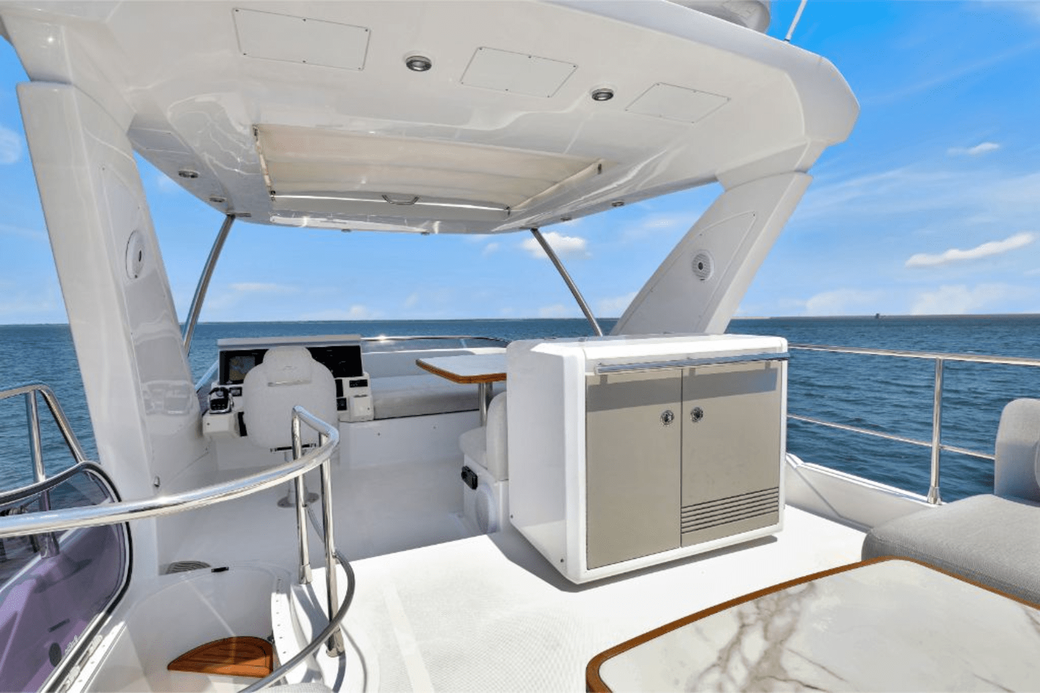 Slide: The Image of Azimut 50 FLY 2020 - 35