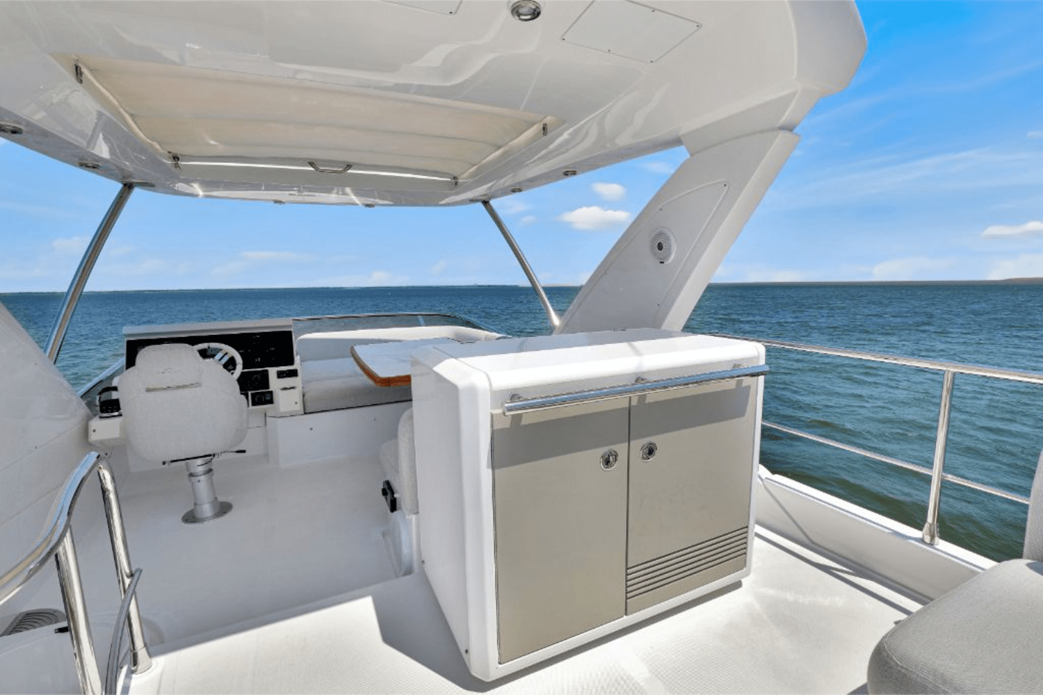 Slide: The Image of Azimut 50 FLY 2020 - 37