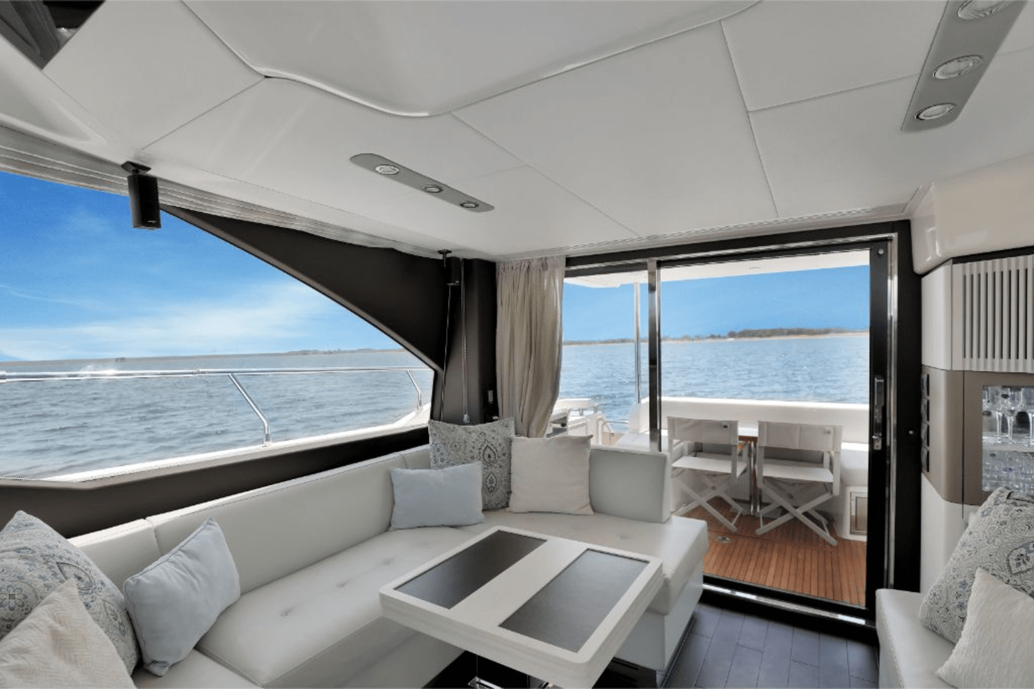Slide: The Image of Azimut 50 FLY 2020 - 44