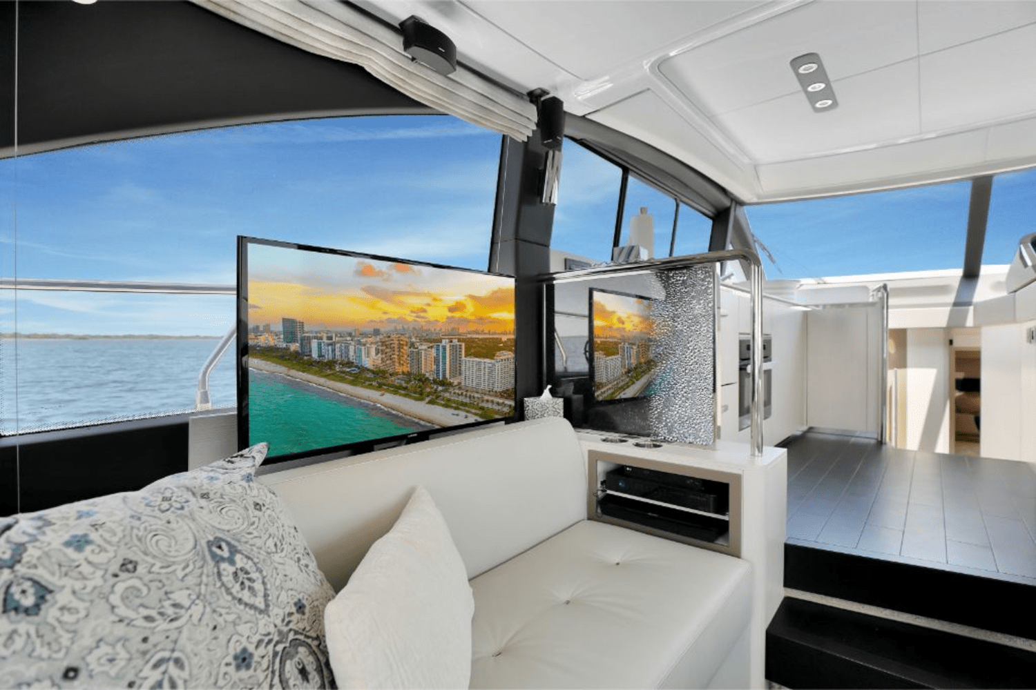 Slide: The Image of Azimut 50 FLY 2020 - 45