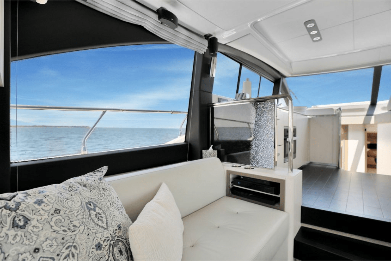 Slide: The Image of Azimut 50 FLY 2020 - 46