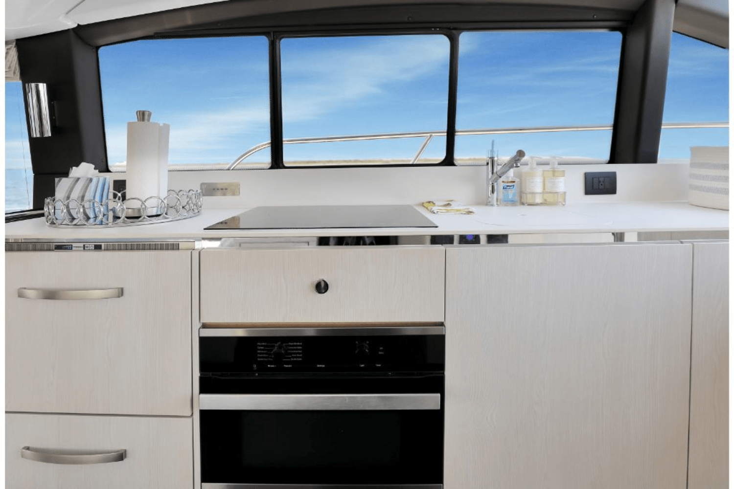 Slide: The Image of Azimut 50 FLY 2020 - 50