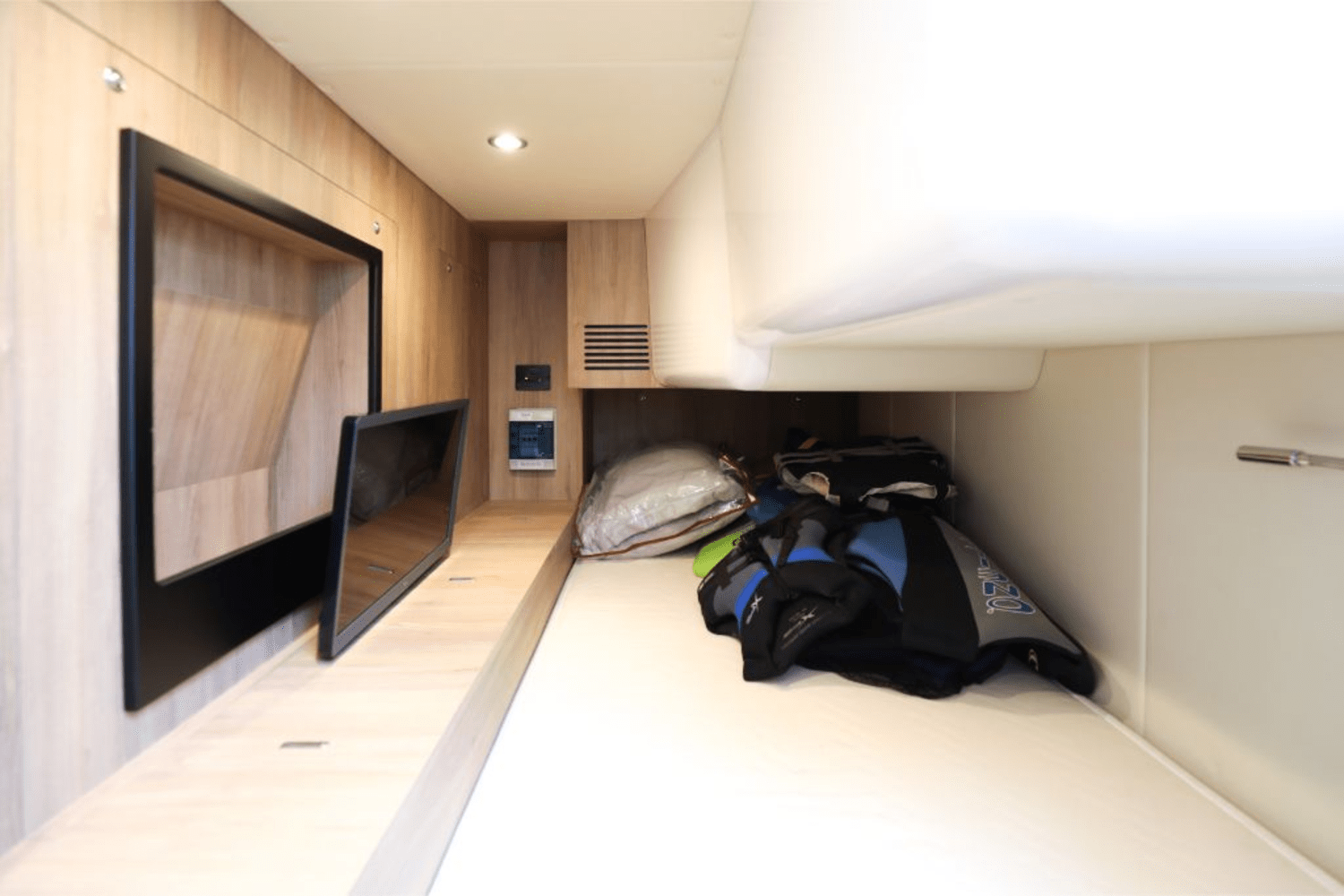 Slide: The Image of Azimut 50 FLY 2020 - 61