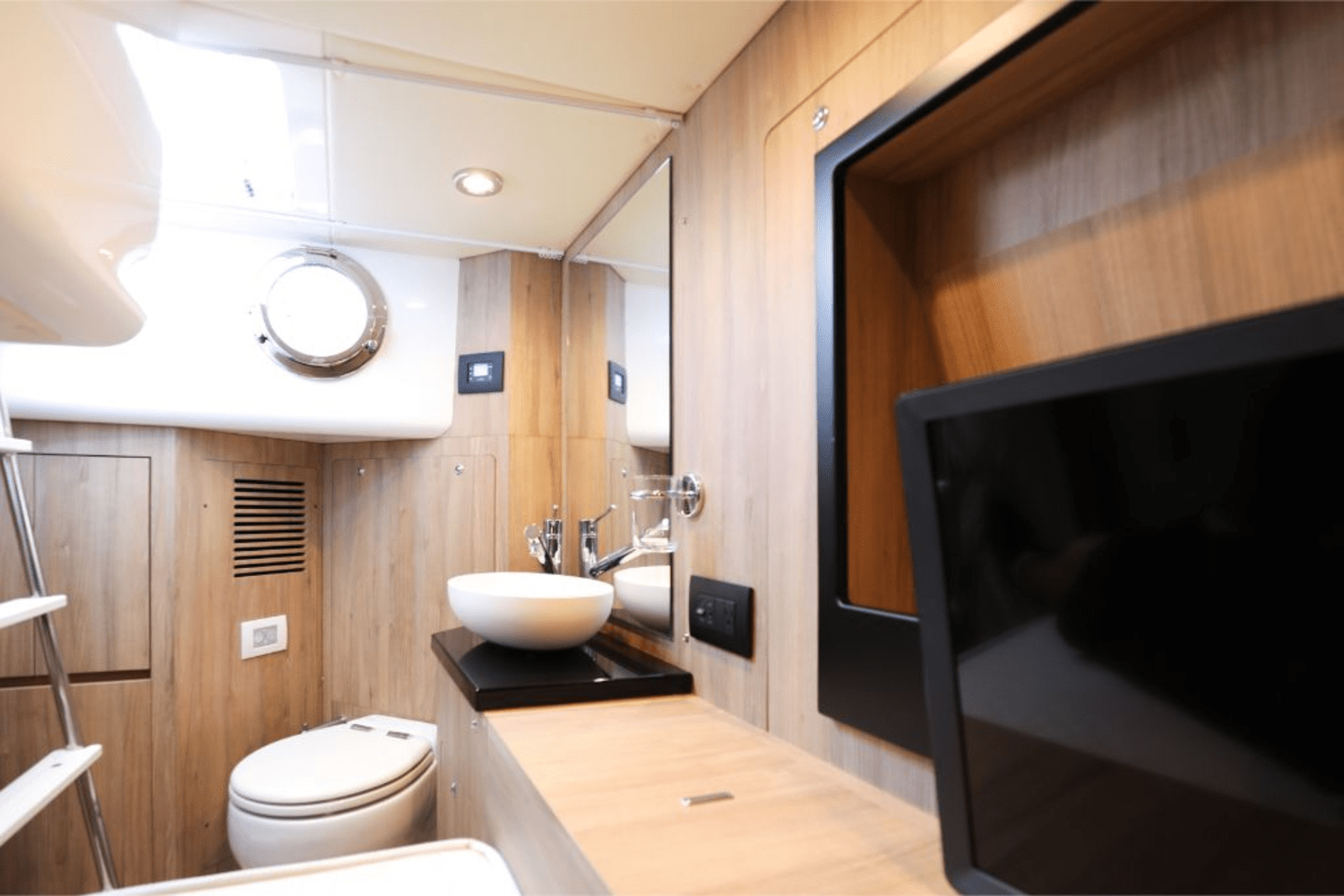 Slide: The Image of Azimut 50 FLY 2020 - 62