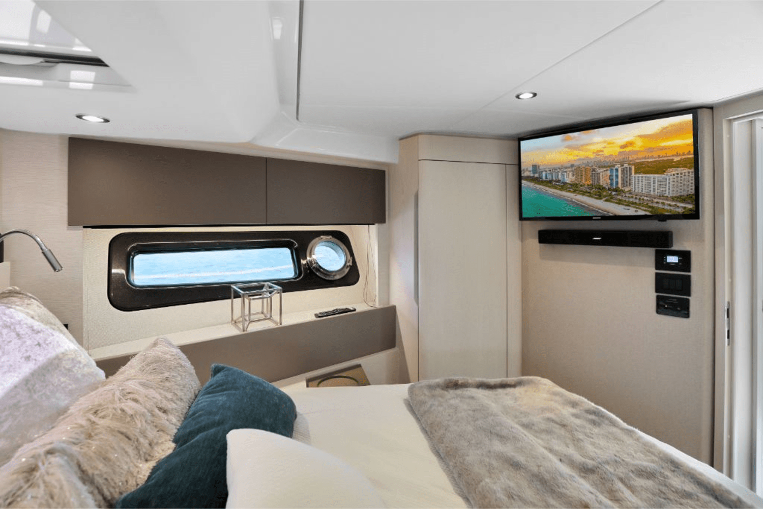 Slide: The Image of Azimut 50 FLY 2020 - 80