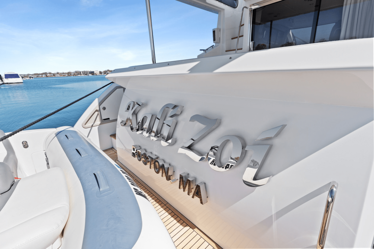 Slide: The Image of Azimut 50 FLYBRIDGE 2022 - 13