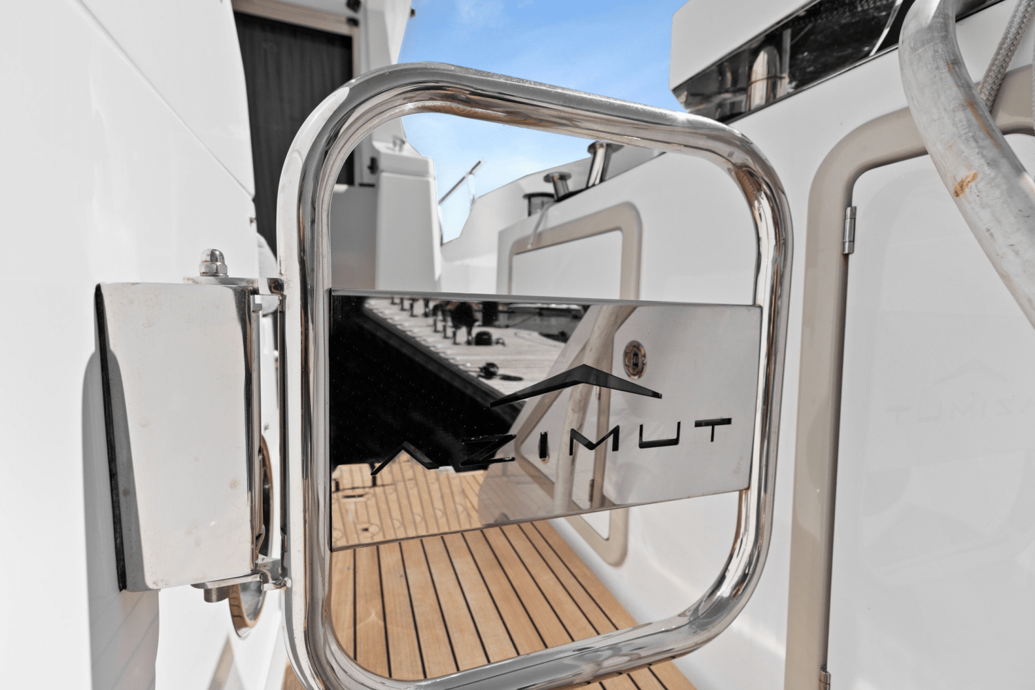 Slide: The Image of Azimut 50 FLYBRIDGE 2022 - 17