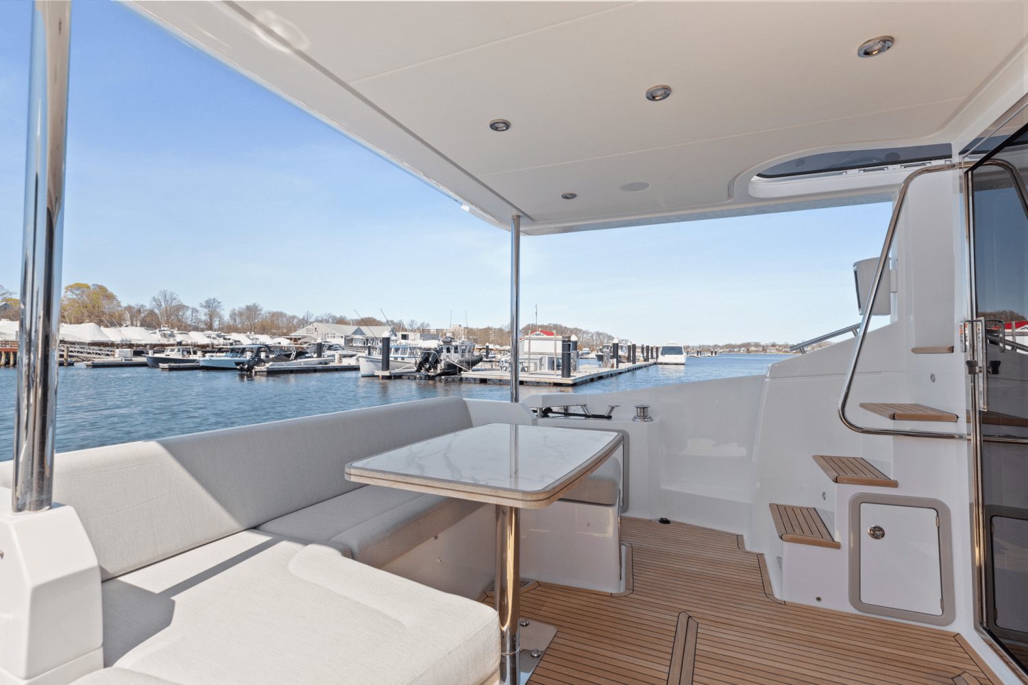 Slide: The Image of Azimut 50 FLYBRIDGE 2022 - 20