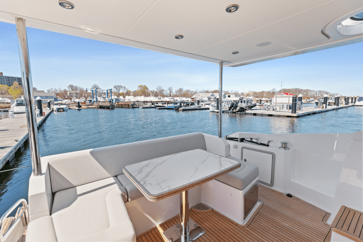 Slide: The Image of Azimut 50 FLYBRIDGE 2022 - 21