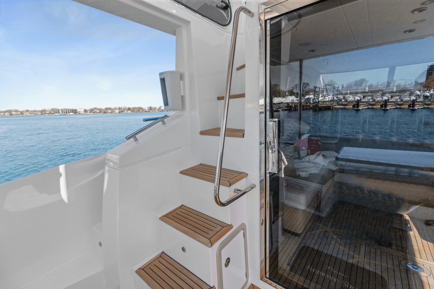 Slide: The Image of Azimut 50 FLYBRIDGE 2022 - 22