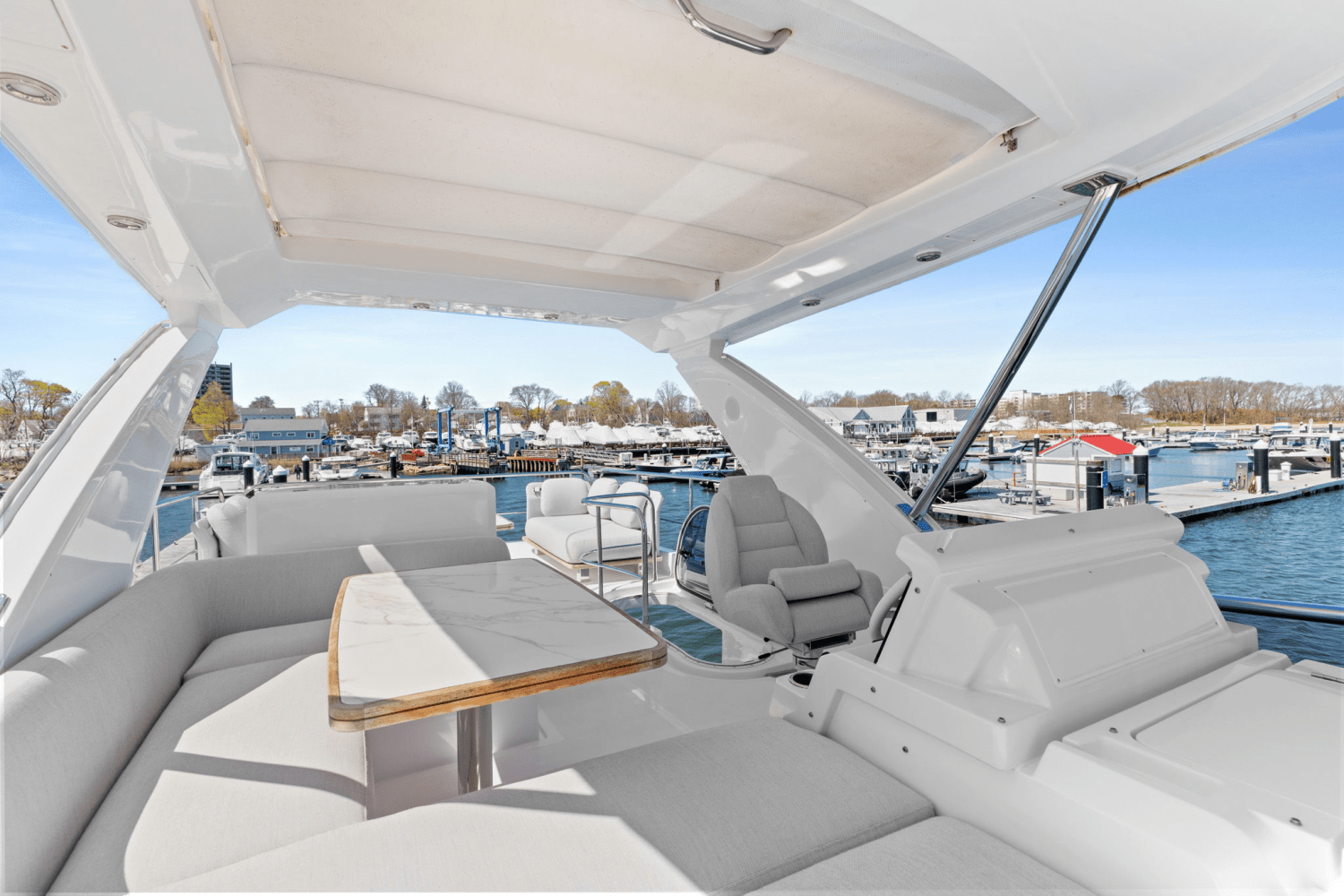 Slide: The Image of Azimut 50 FLYBRIDGE 2022 - 25