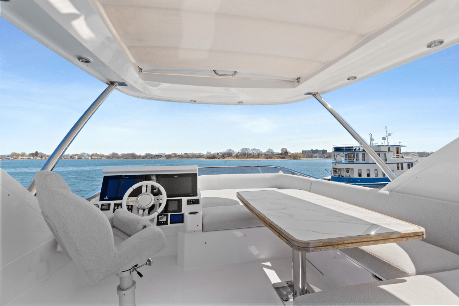 Slide: The Image of Azimut 50 FLYBRIDGE 2022 - 26