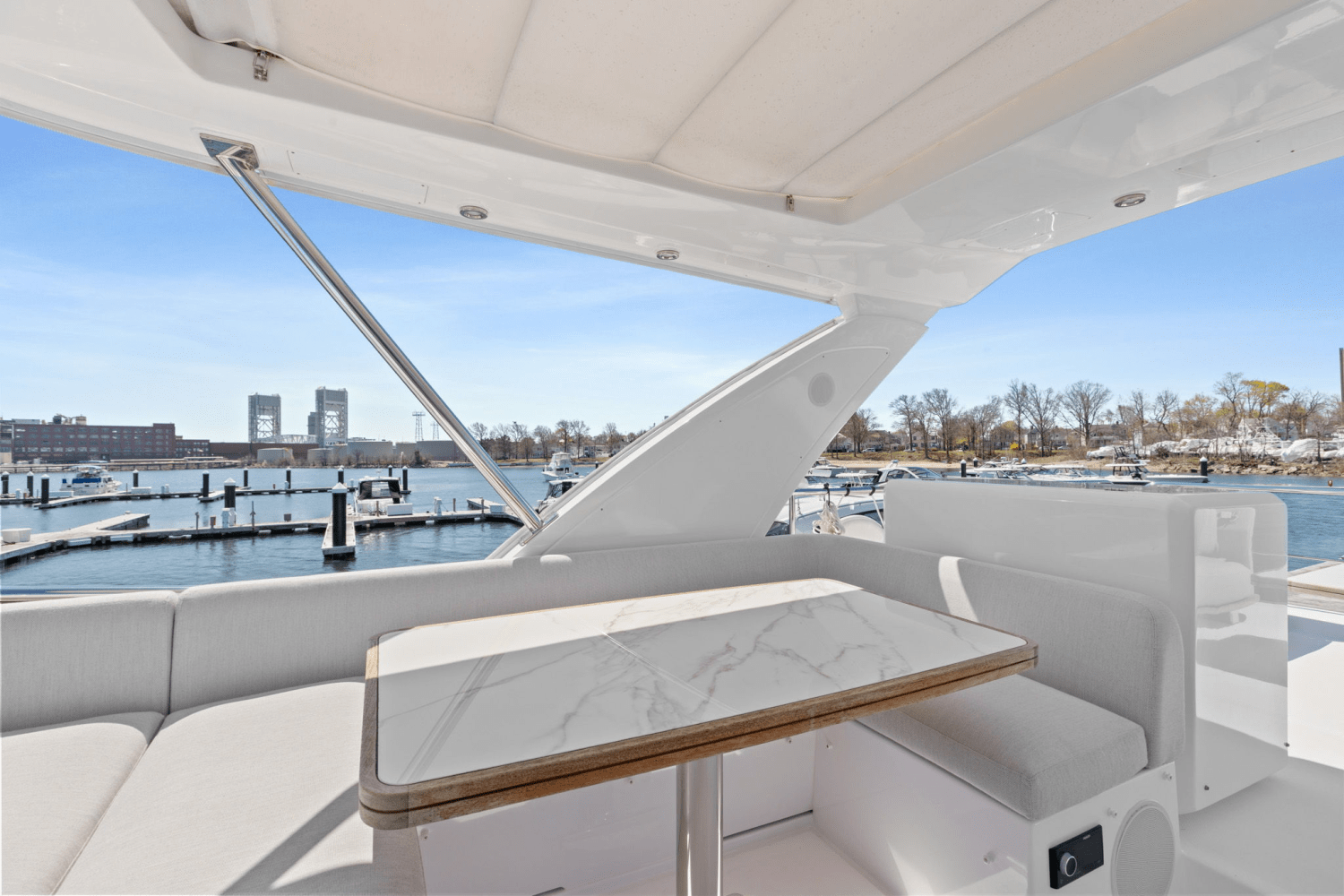 Slide: The Image of Azimut 50 FLYBRIDGE 2022 - 28