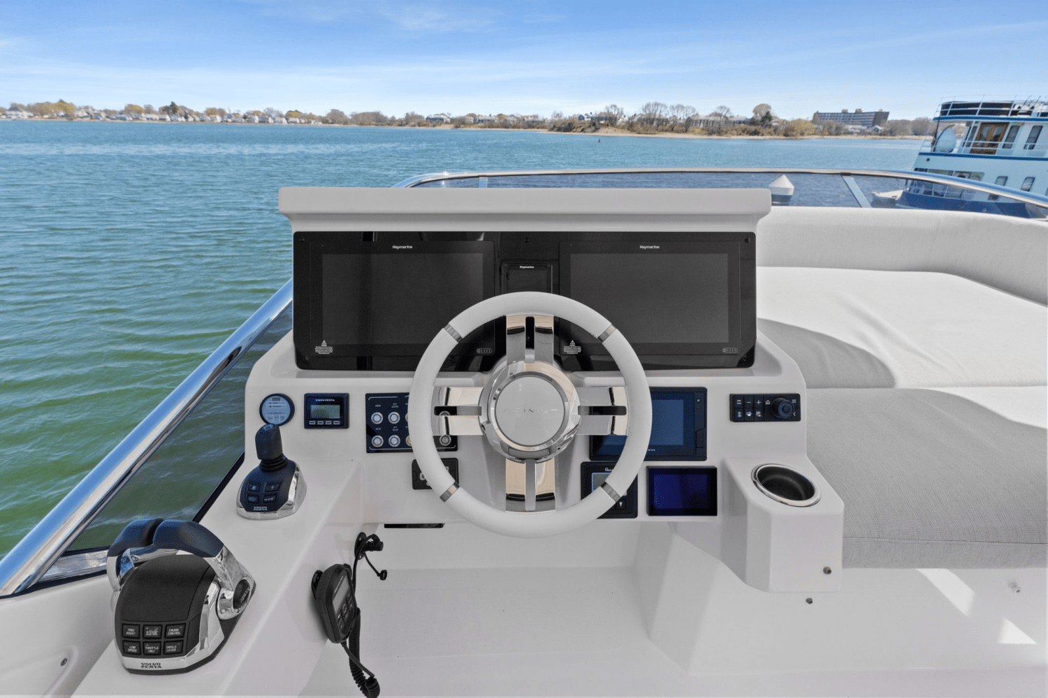 Slide: The Image of Azimut 50 FLYBRIDGE 2022 - 30