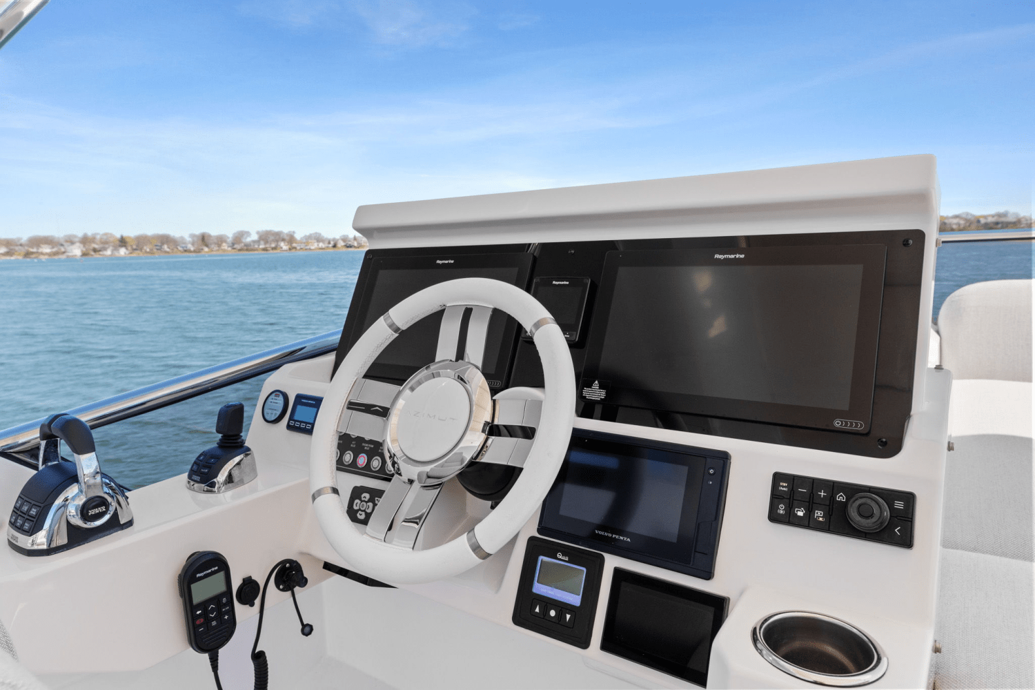 Slide: The Image of Azimut 50 FLYBRIDGE 2022 - 32
