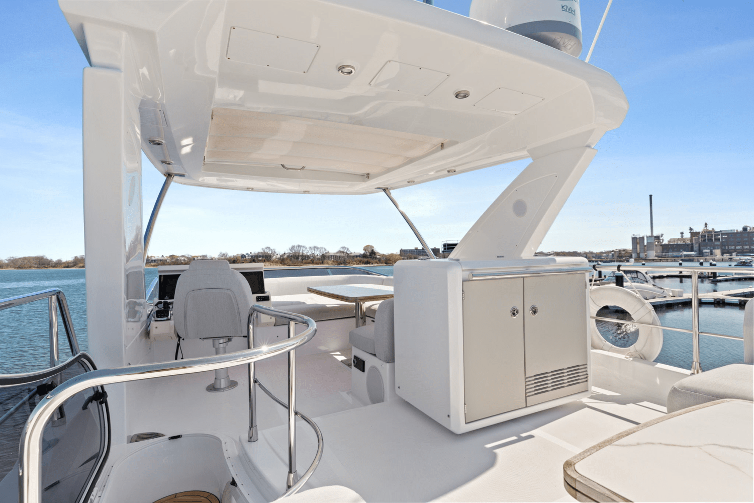 Slide: The Image of Azimut 50 FLYBRIDGE 2022 - 34