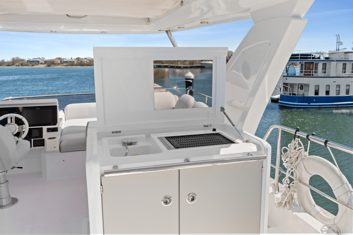 Slide: The Image of Azimut 50 FLYBRIDGE 2022 - 35