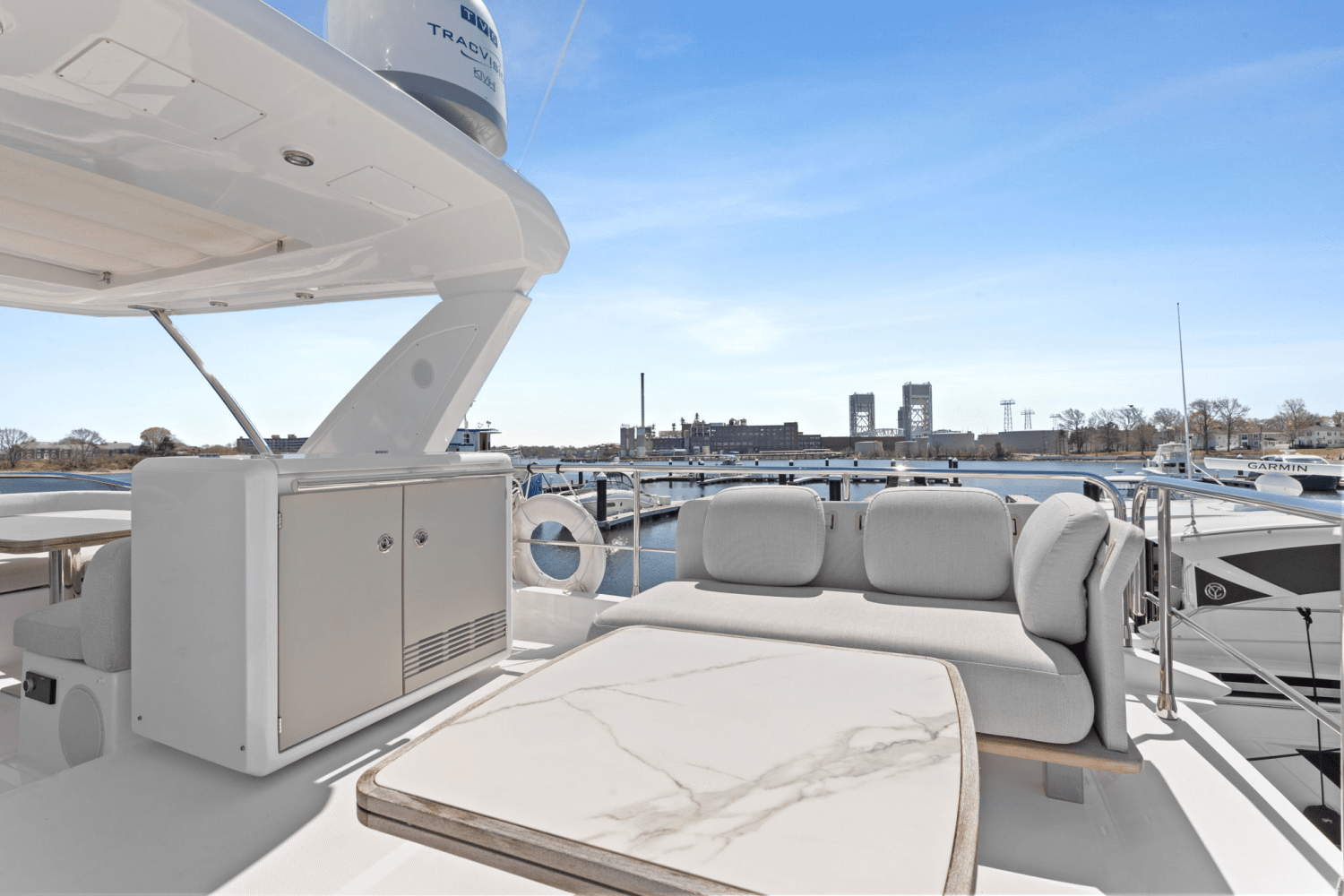 Slide: The Image of Azimut 50 FLYBRIDGE 2022 - 36