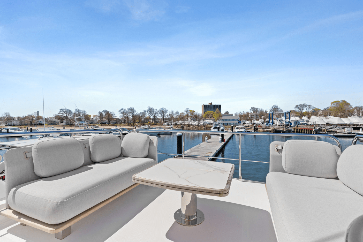 Slide: The Image of Azimut 50 FLYBRIDGE 2022 - 37