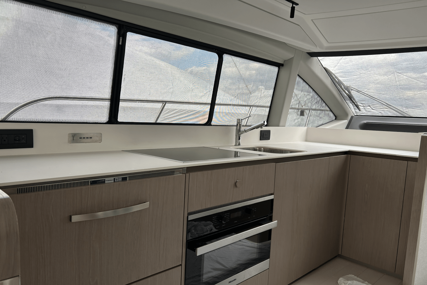Slide: The Image of Azimut 50 FLYBRIDGE 2022 - 49