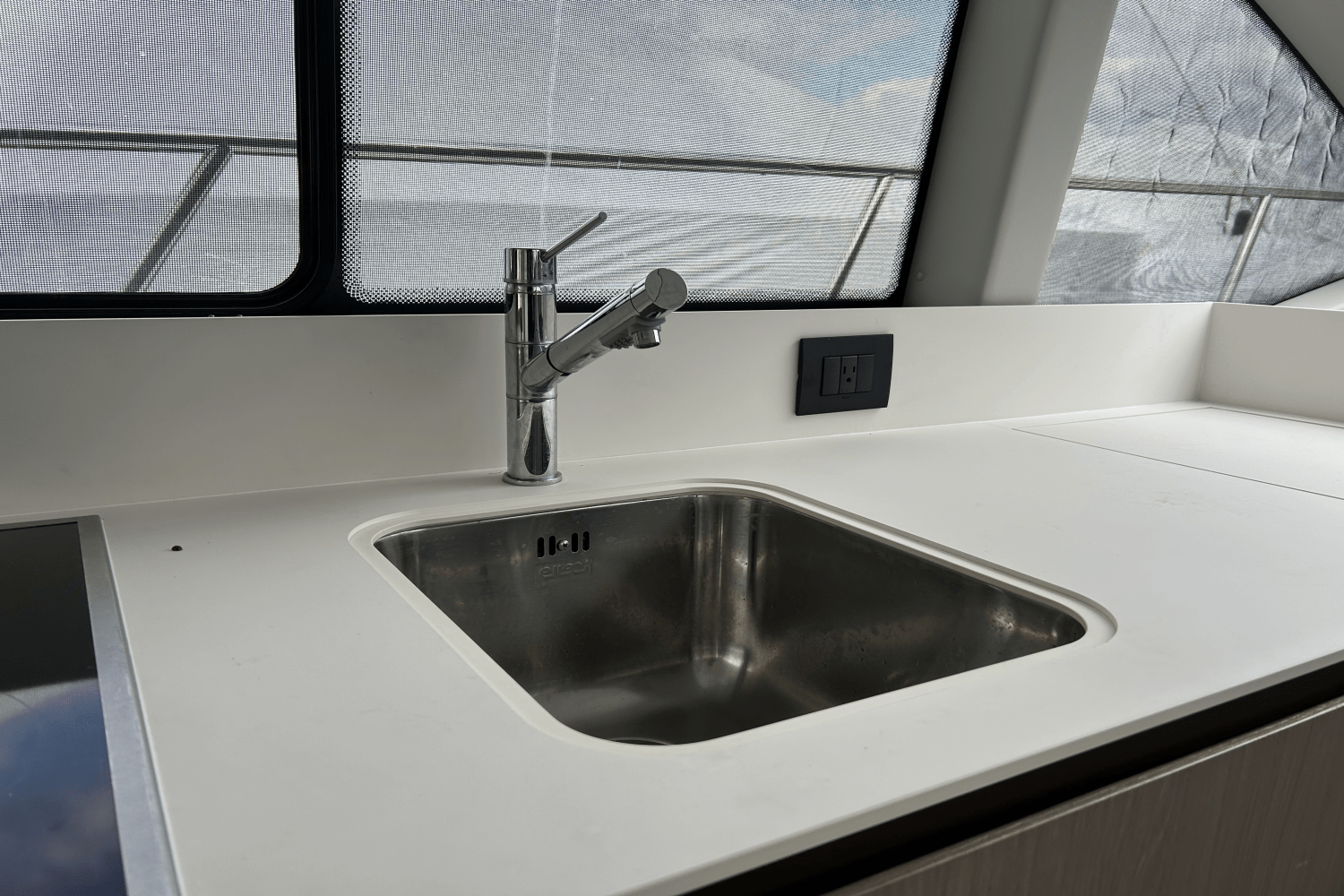 Slide: The Image of Azimut 50 FLYBRIDGE 2022 - 54