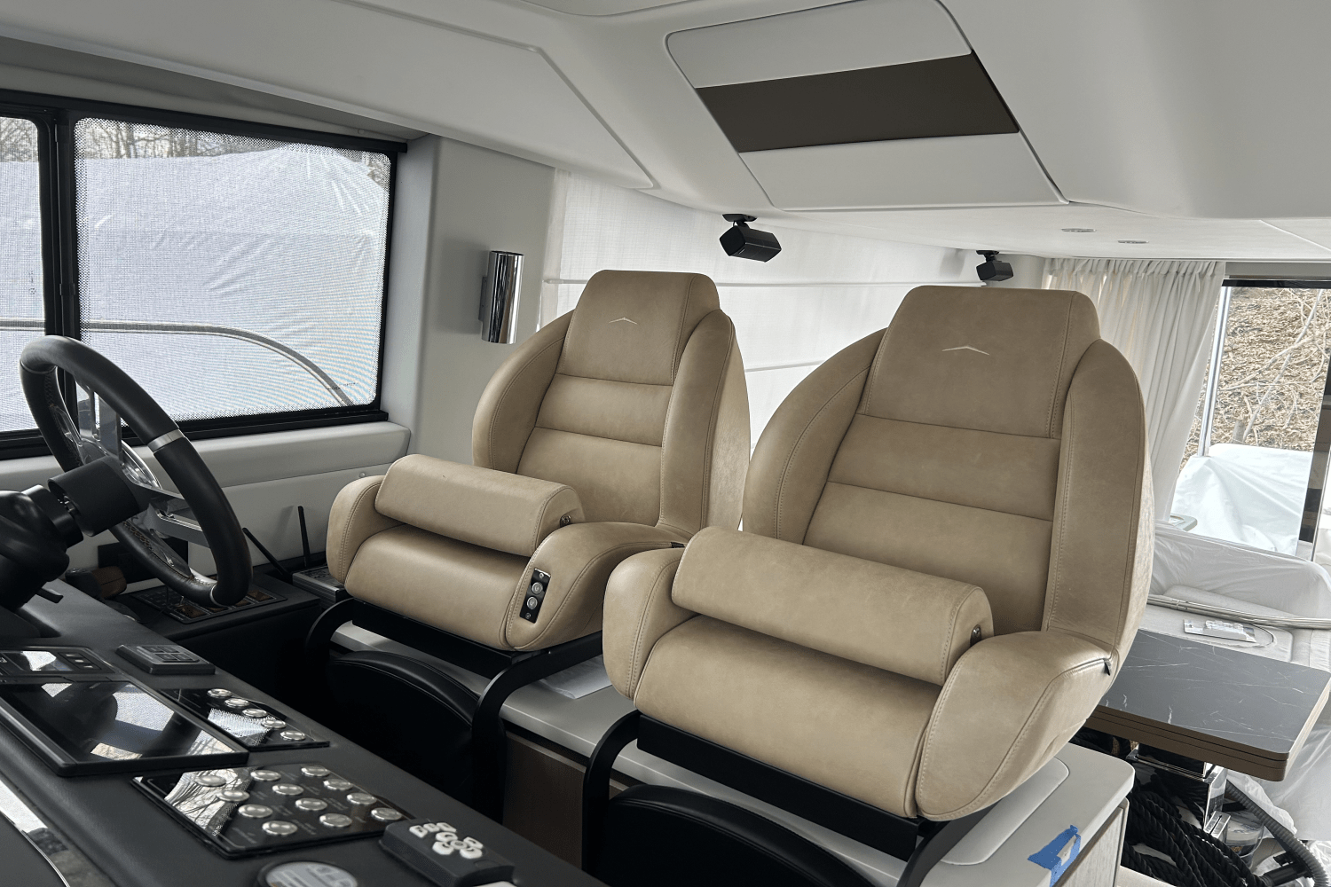 Slide: The Image of Azimut 50 FLYBRIDGE 2022 - 55