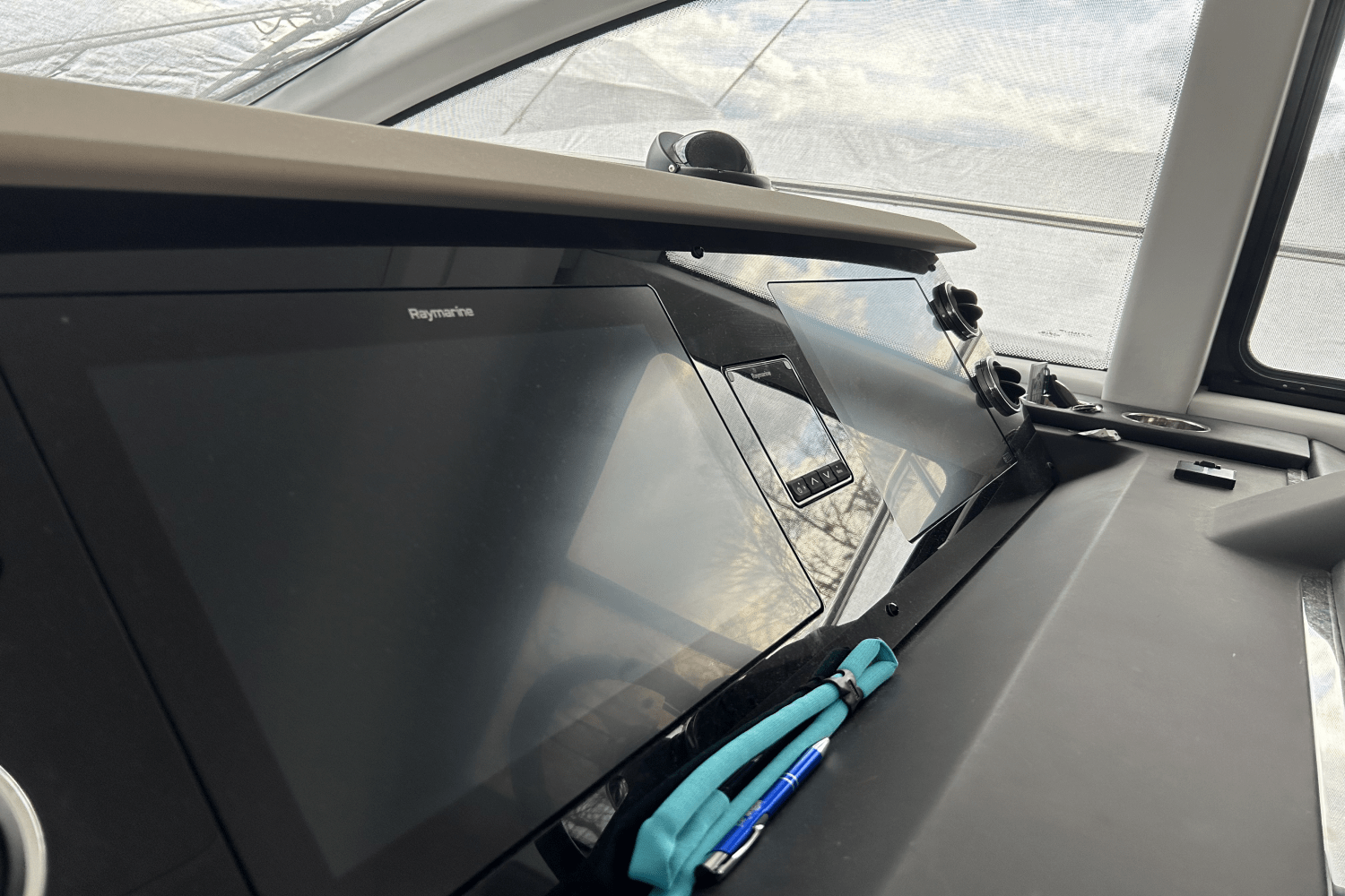 Slide: The Image of Azimut 50 FLYBRIDGE 2022 - 57