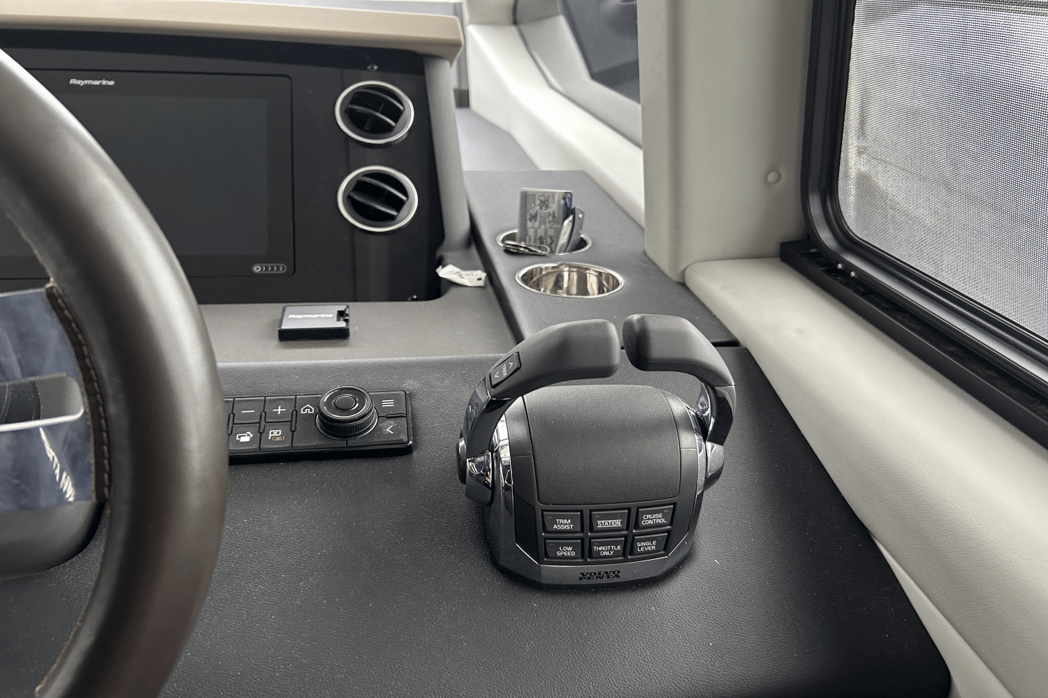 Slide: The Image of Azimut 50 FLYBRIDGE 2022 - 59