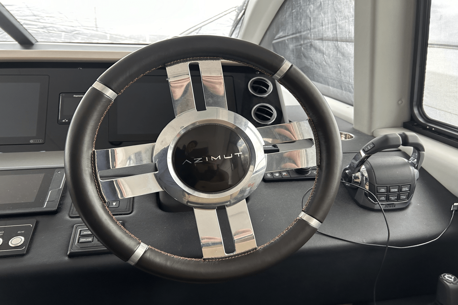 Slide: The Image of Azimut 50 FLYBRIDGE 2022 - 61