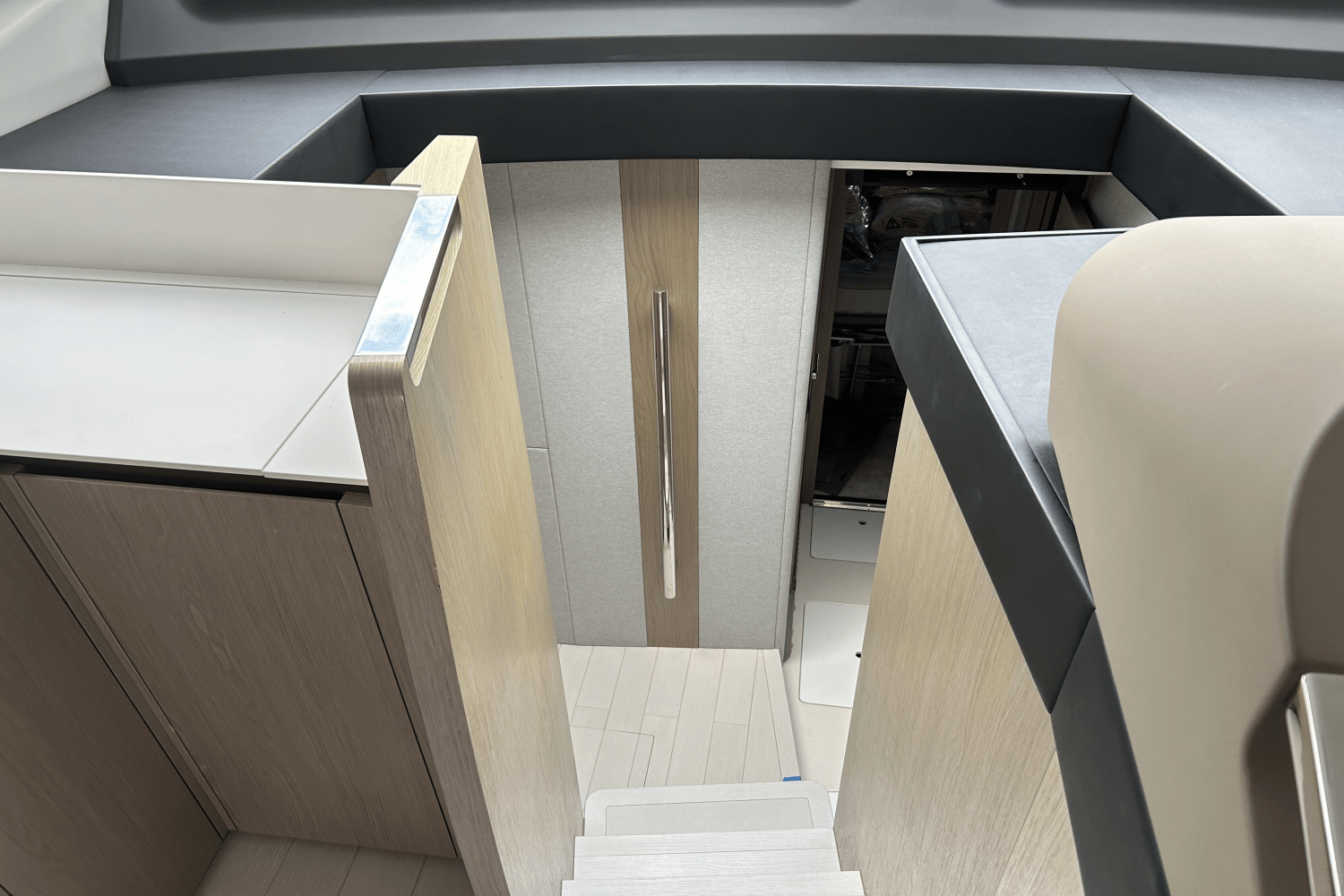 Slide: The Image of Azimut 50 FLYBRIDGE 2022 - 63