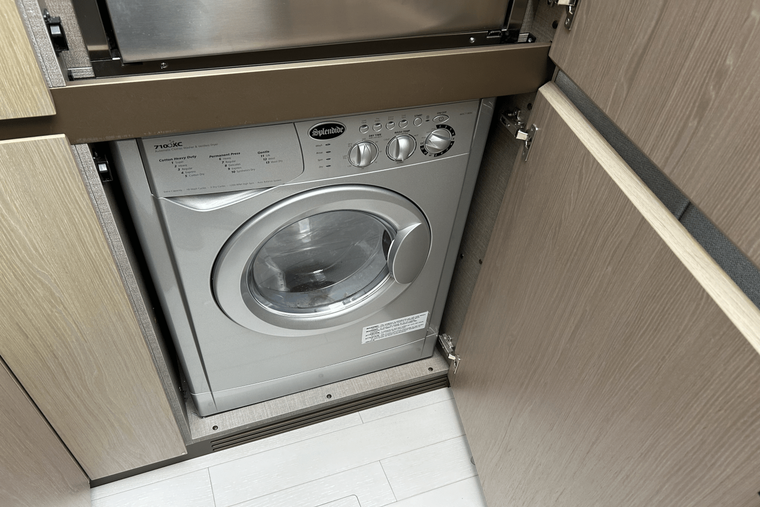 Slide: The Image of Azimut 50 FLYBRIDGE 2022 - 64