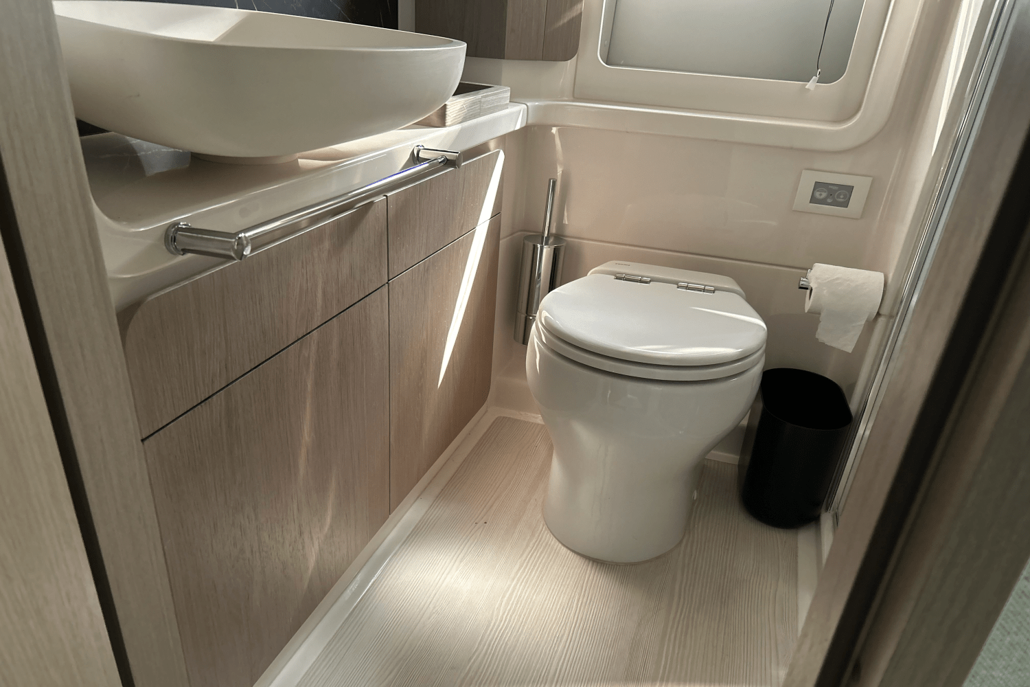 Slide: The Image of Azimut 50 FLYBRIDGE 2022 - 71
