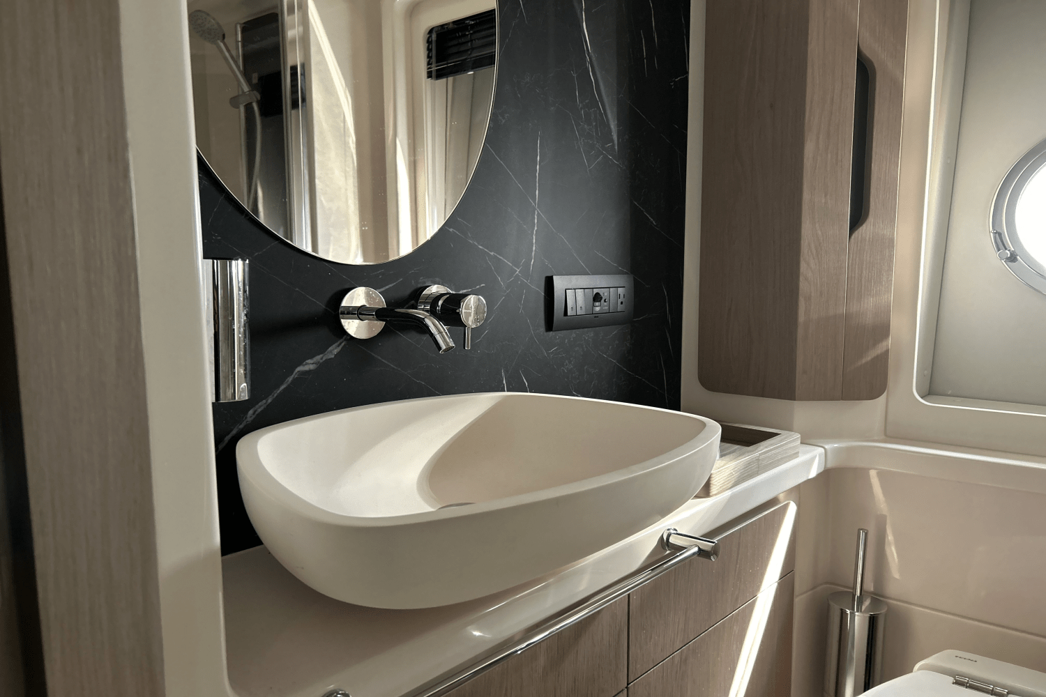 Slide: The Image of Azimut 50 FLYBRIDGE 2022 - 72