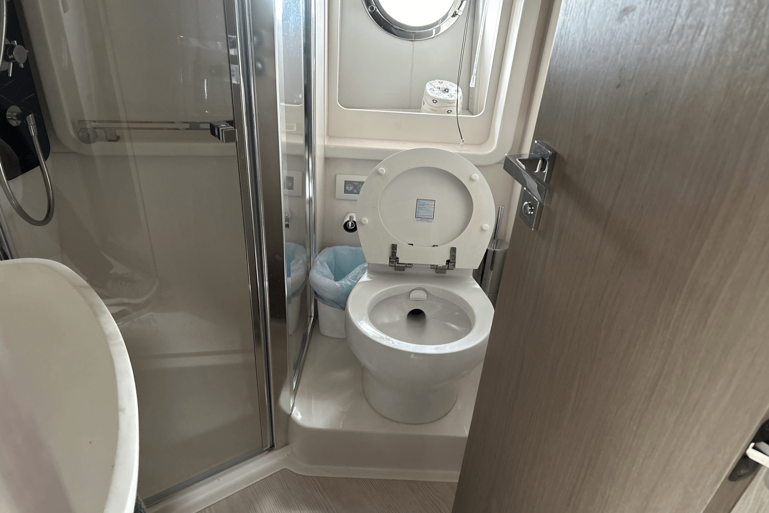 Slide: The Image of Azimut 50 FLYBRIDGE 2022 - 76