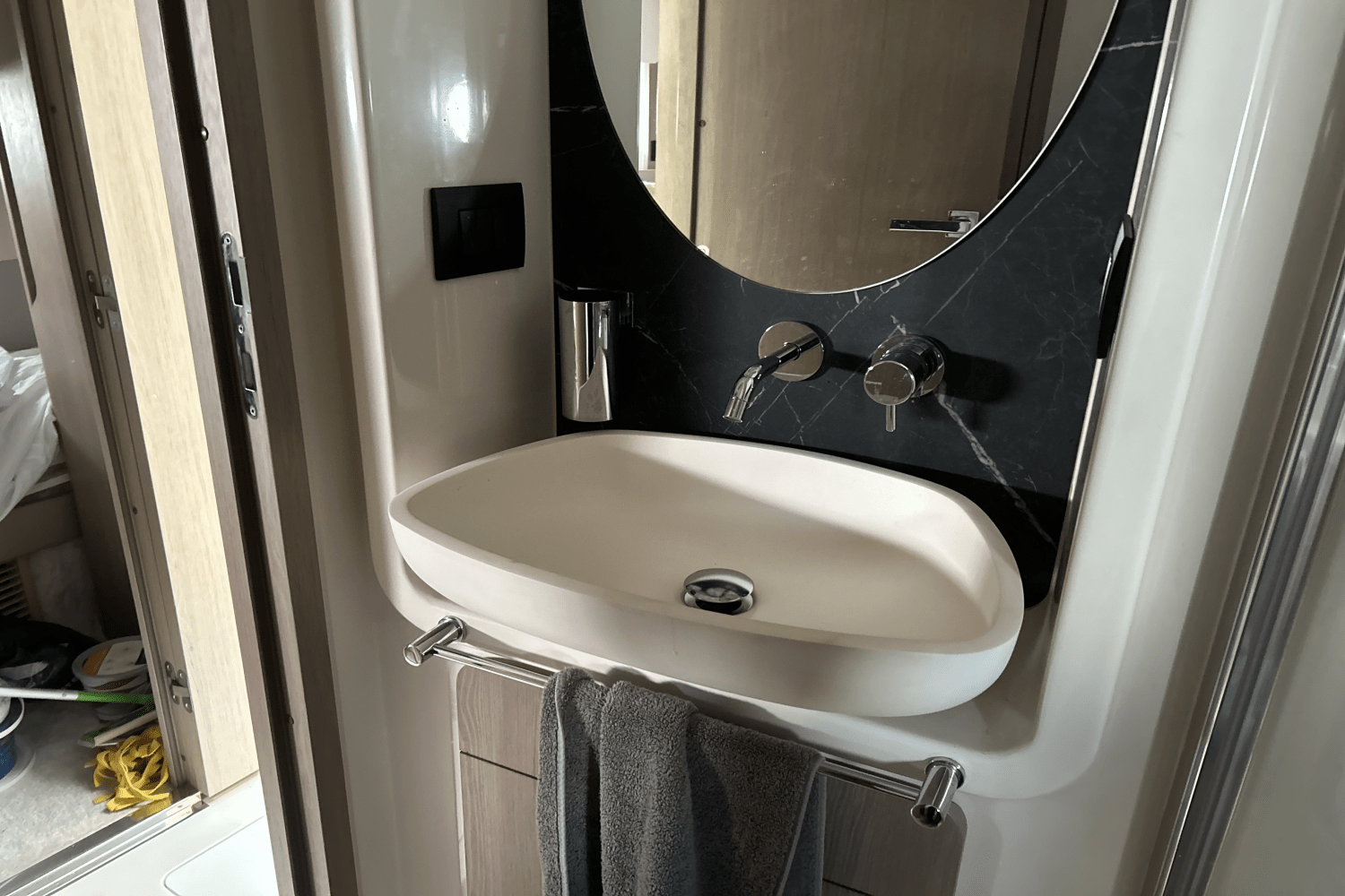 Slide: The Image of Azimut 50 FLYBRIDGE 2022 - 78