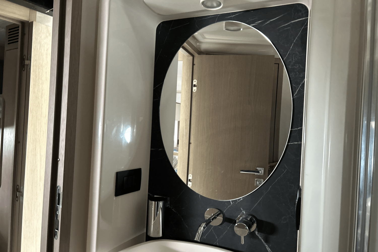 Slide: The Image of Azimut 50 FLYBRIDGE 2022 - 79