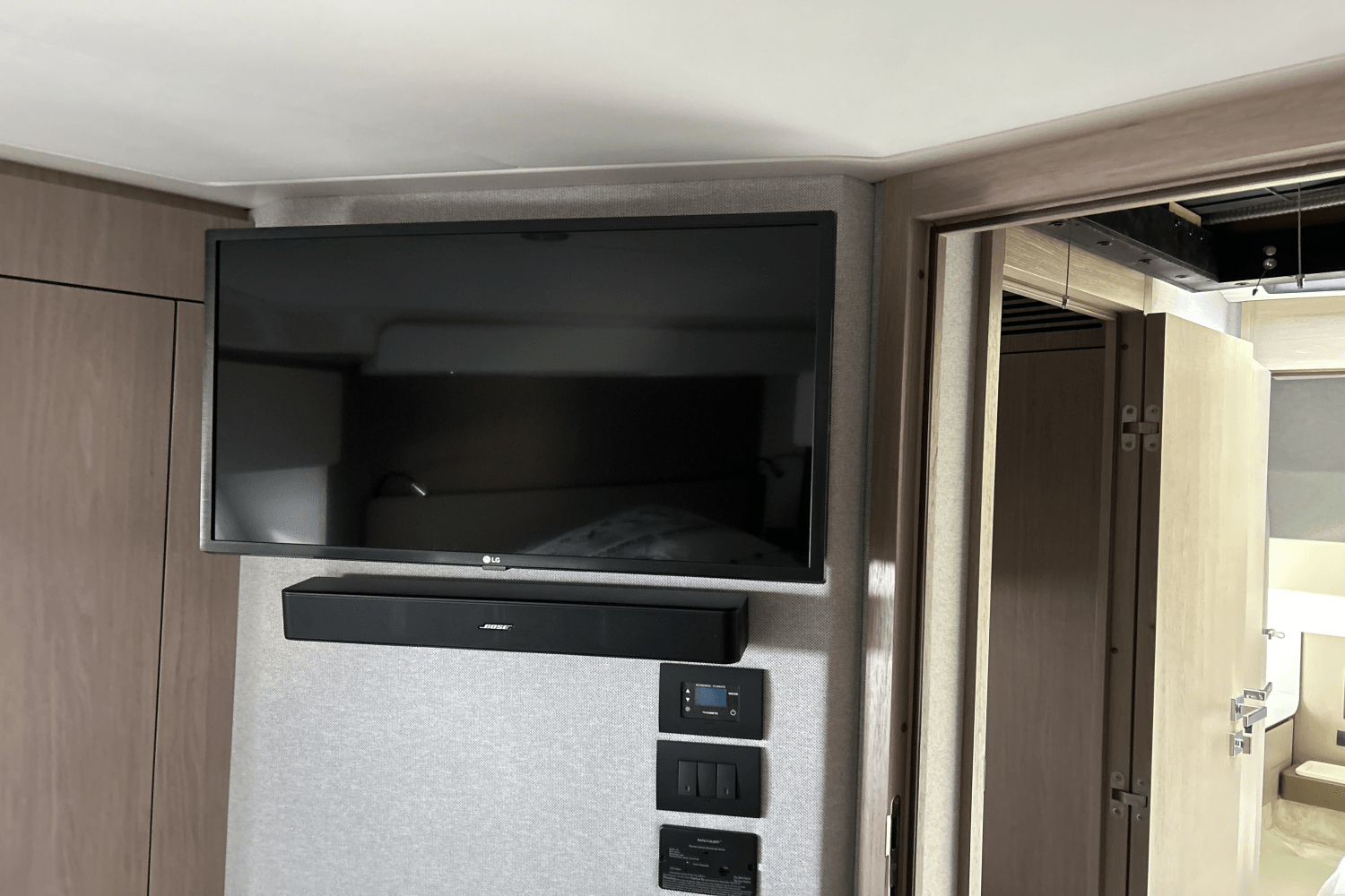 Slide: The Image of Azimut 50 FLYBRIDGE 2022 - 82