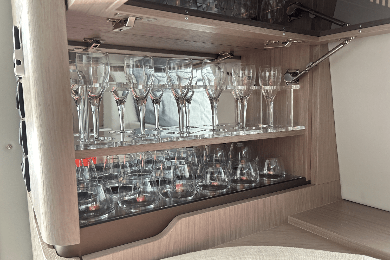 Slide: The Image of Azimut 50 FLYBRIDGE 2022 - 84