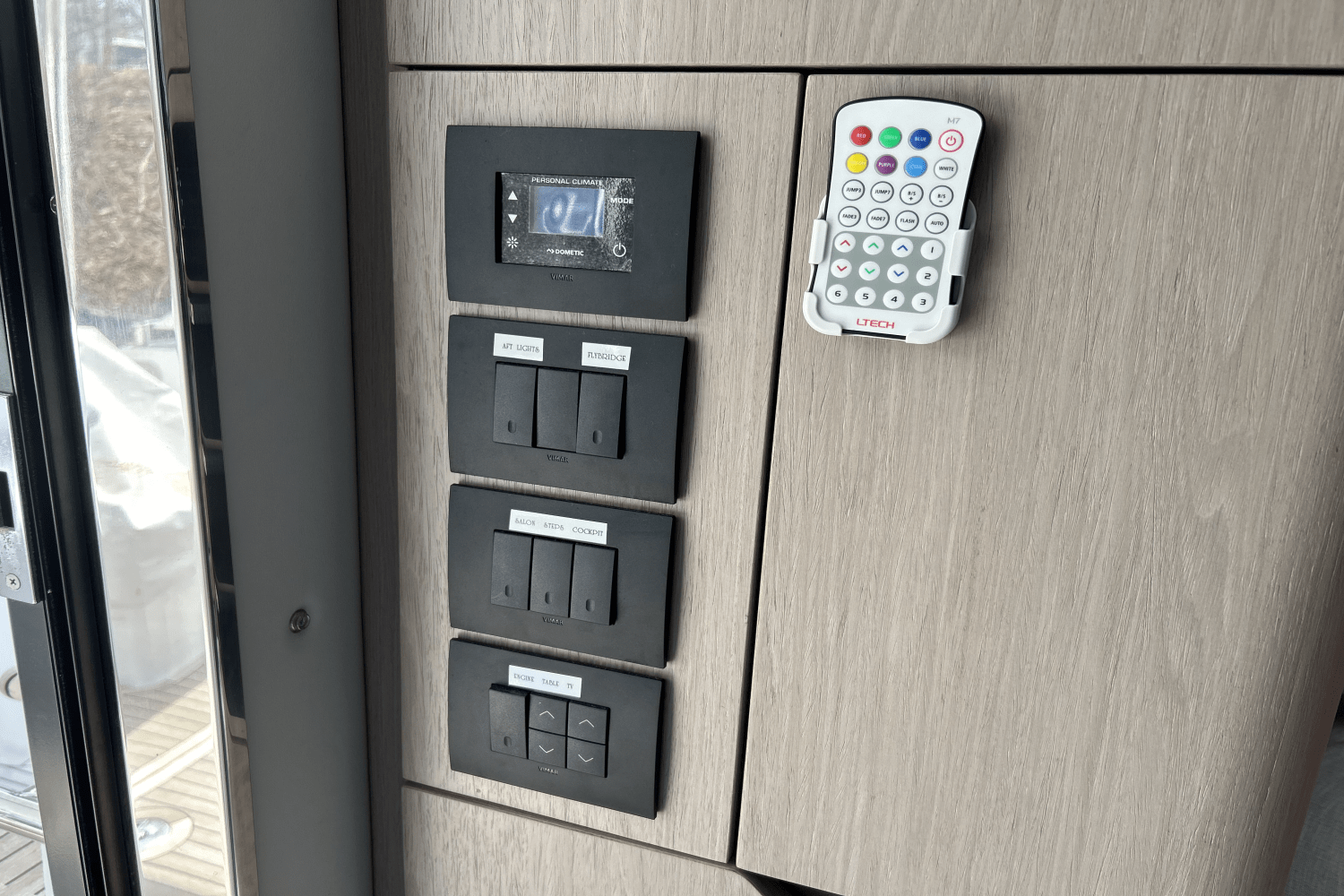 Slide: The Image of Azimut 50 FLYBRIDGE 2022 - 85