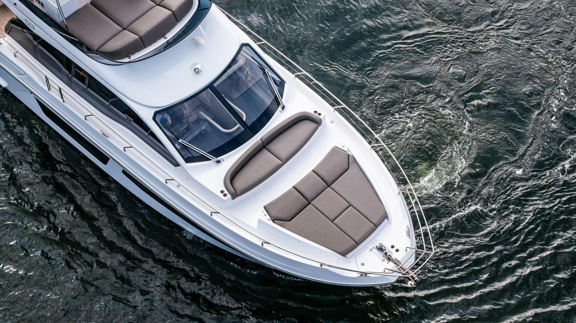 Slide: The Image of Azimut Fly 53 - 4886495