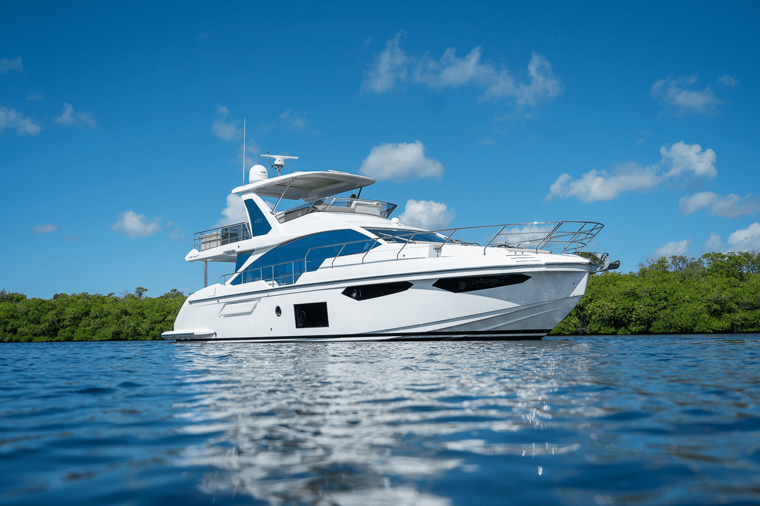 Slide: The Image of Azimut 60 FLY 2023 - 0