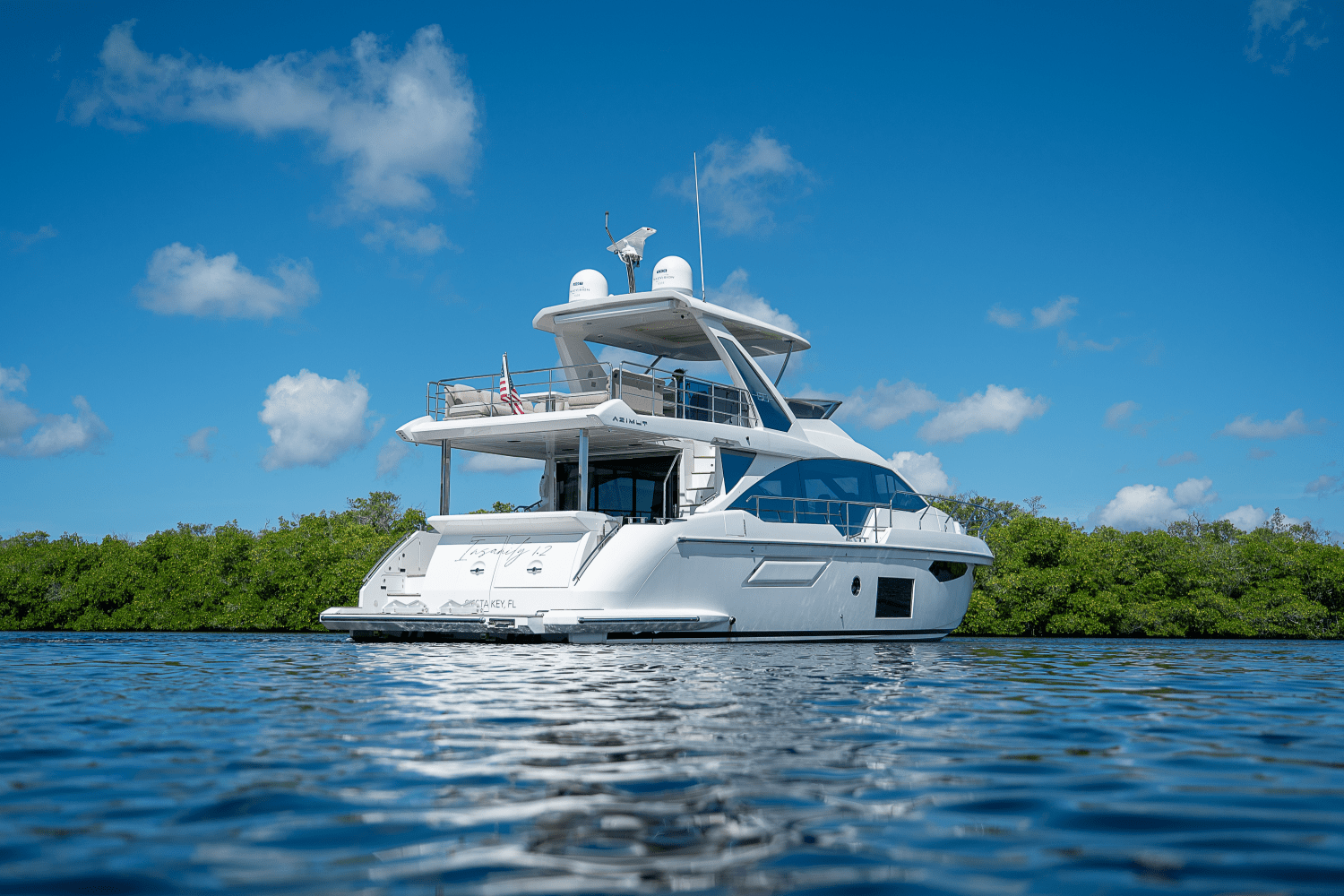 Slide: The Image of Azimut 60 FLY 2023 - 100