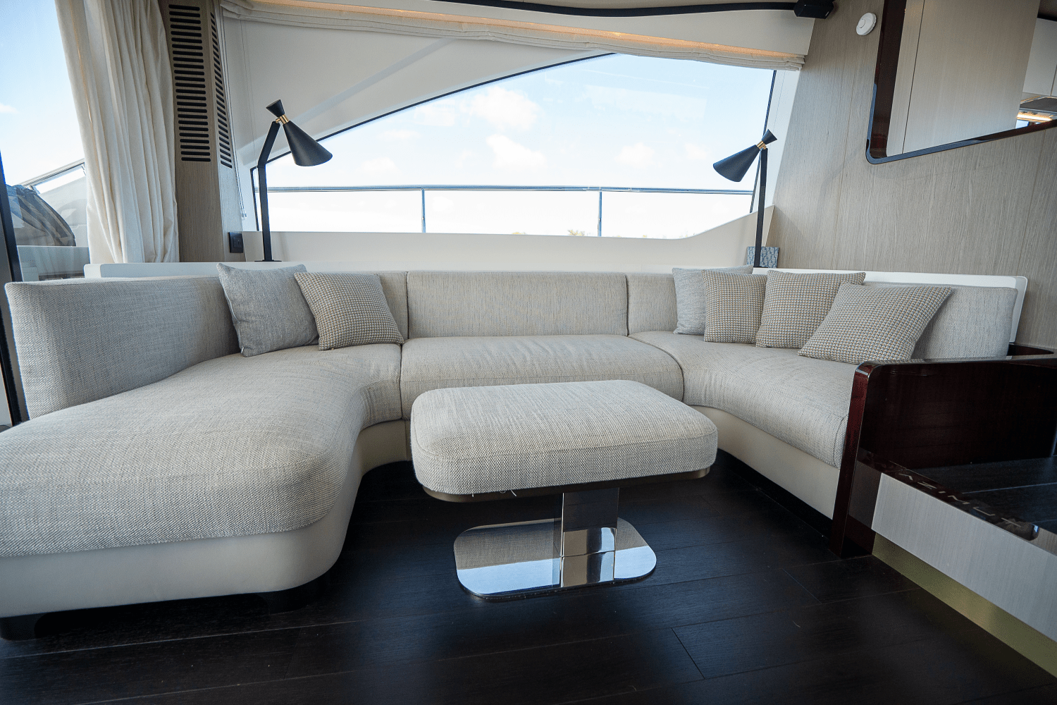 Slide: The Image of Azimut 60 FLY 2023 - 15