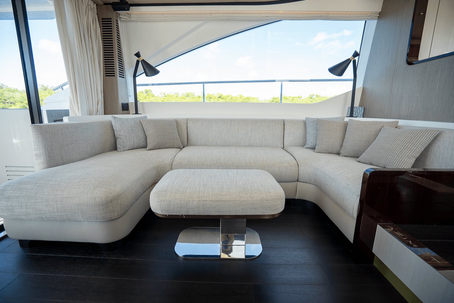 Slide: The Image of Azimut 60 FLY 2023 - 16