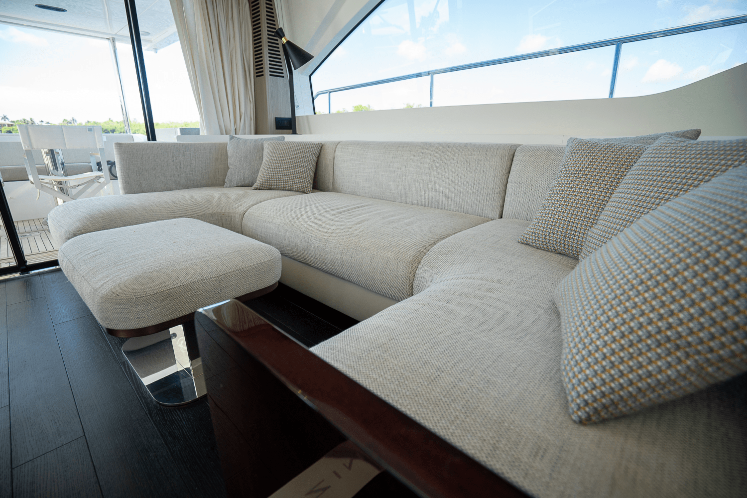 Slide: The Image of Azimut 60 FLY 2023 - 17