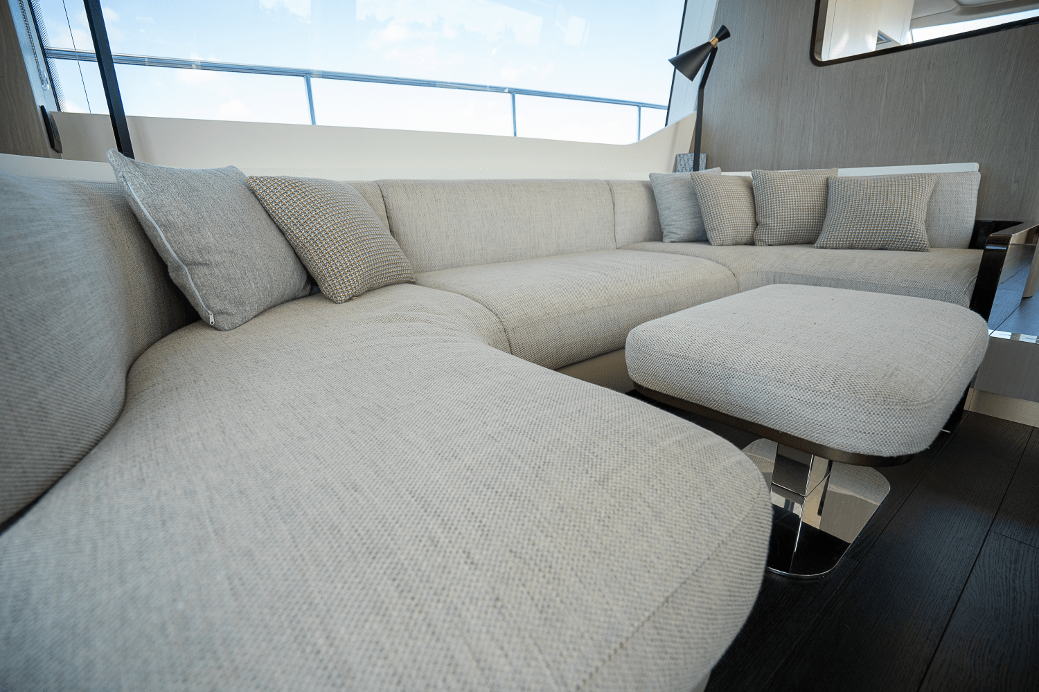 Slide: The Image of Azimut 60 FLY 2023 - 18