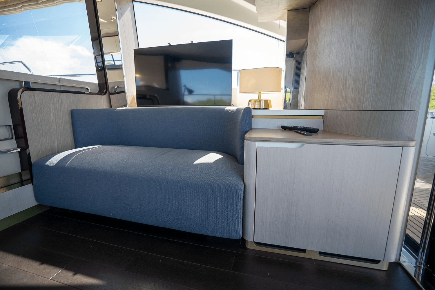 Slide: The Image of Azimut 60 FLY 2023 - 19